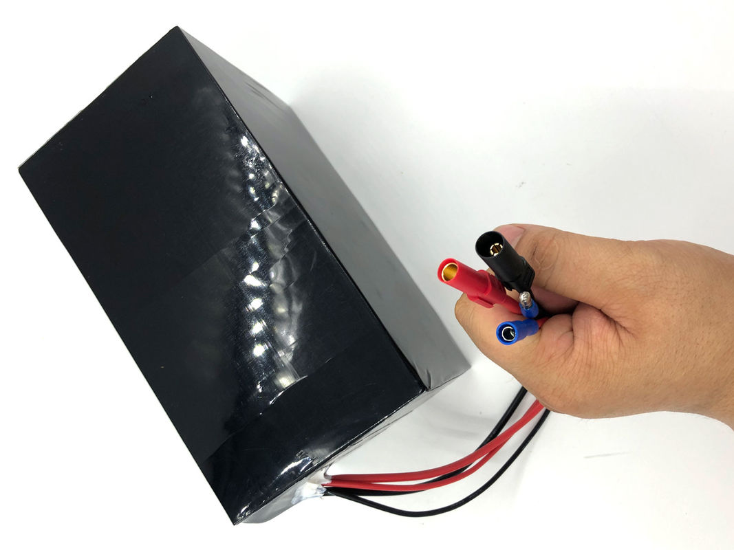 72V 40Ah Carré Vélo électrique Paquet de batterie au lithium-ion pour moto à trois roues